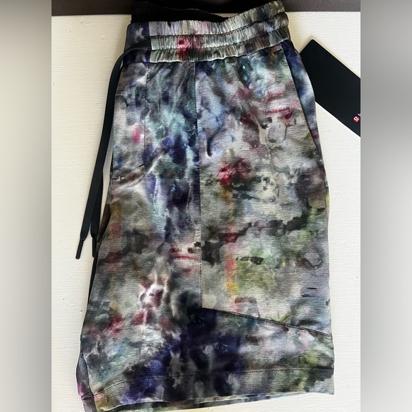 NWT Mens Lululemon Athletica  multi color Bowline 8in short Sz Lg - Picture 5 of 11